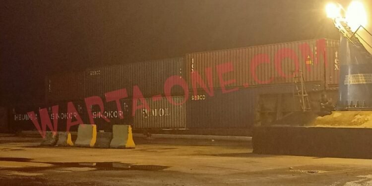 12 Kontainer Peti Kemas Berisi Timah Siap di Ekspor ke Singapura