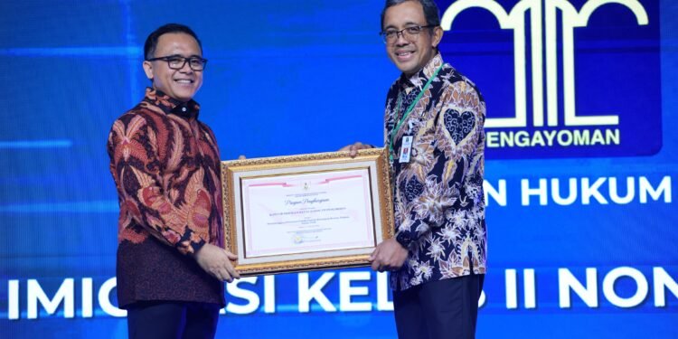 Kemenkumham Raih Dua Penghargaan Pelayanan Publik dari Kementerian PANRB